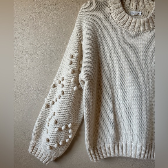Blu pepper | Cozy Cream Baloon Sleeves Sweater with Pom Pom Details|Size L - Picture 3 of 10
